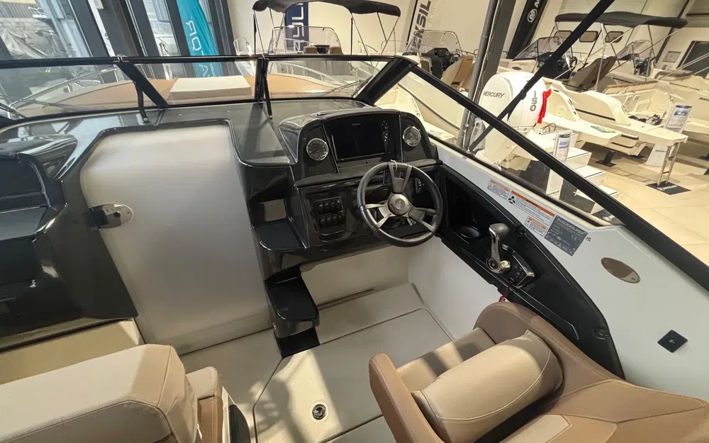 slider 12 Quicksilver Activ 755 Cruiser