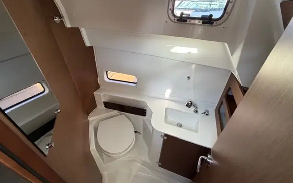 slider 13 Beneteau Antares 9 OB