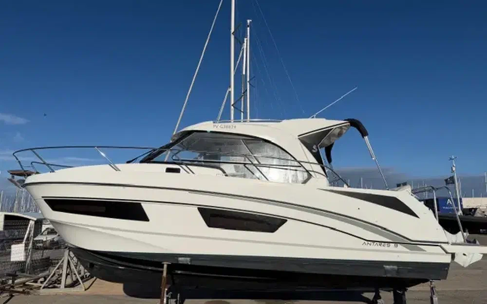 slider 3 Beneteau Antares 9 OB