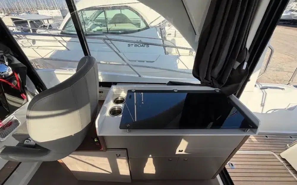 slider 6 Beneteau Antares 9 OB