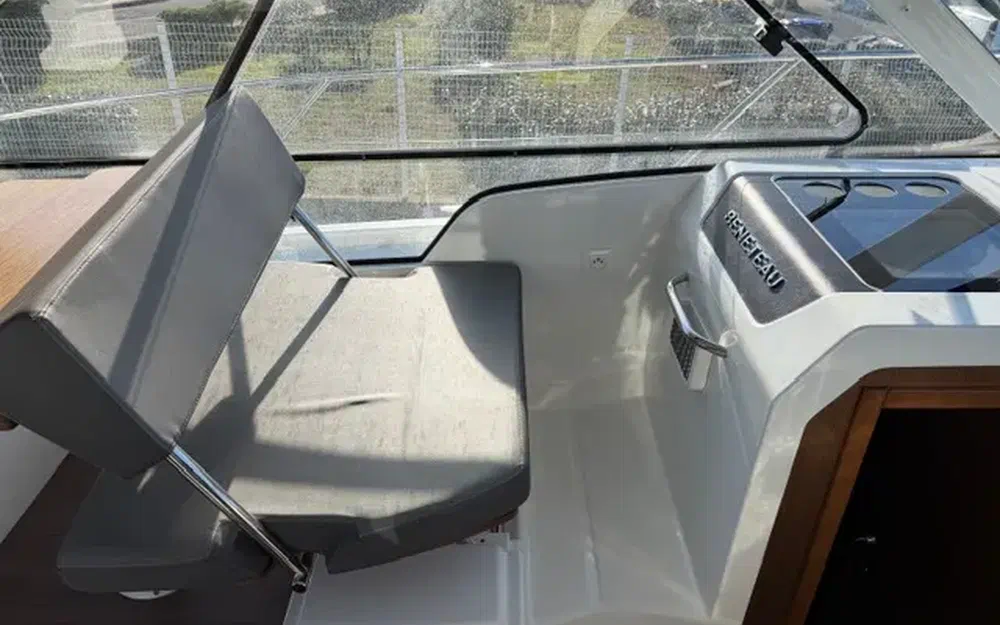 slider 8 Beneteau Antares 9 OB