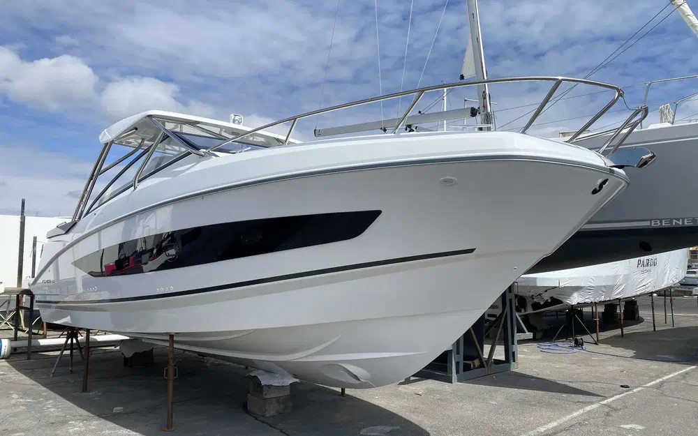 slider 0 Beneteau Flyer 10