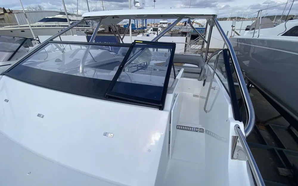 slider 9 Beneteau Flyer 10