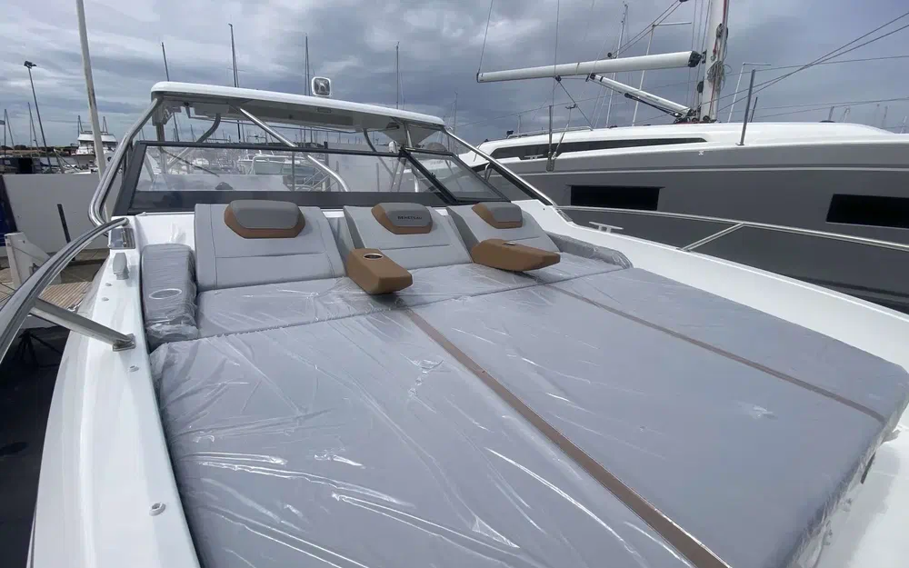 slider 11 Beneteau Flyer 10
