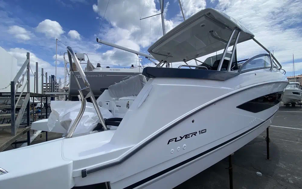 slider 12 Beneteau Flyer 10