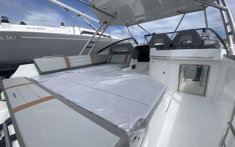 slider 1 Beneteau Flyer 10