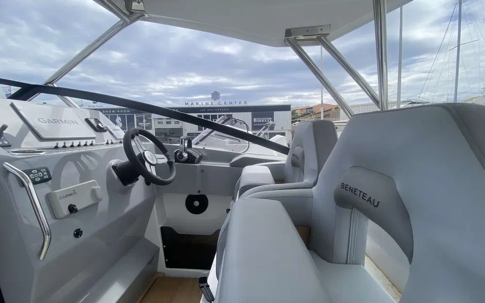 slider 4 Beneteau Flyer 10