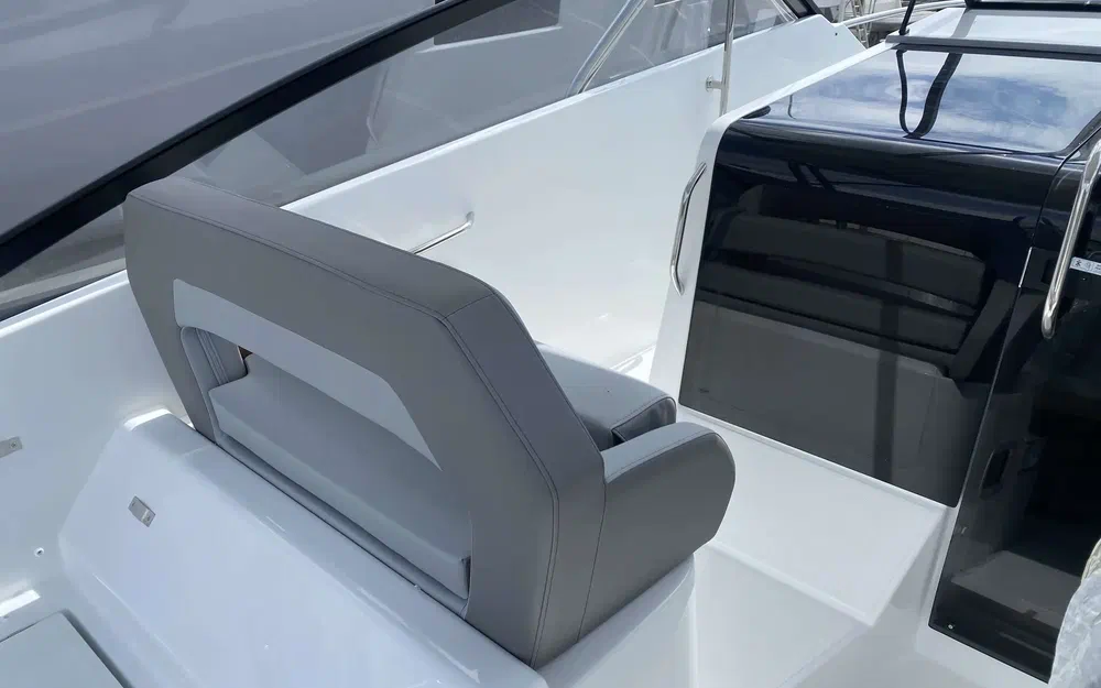 slider 8 Beneteau Flyer 10