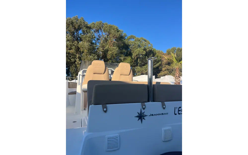 slider 10 Jeanneau Cap Camarat 7.5 CC