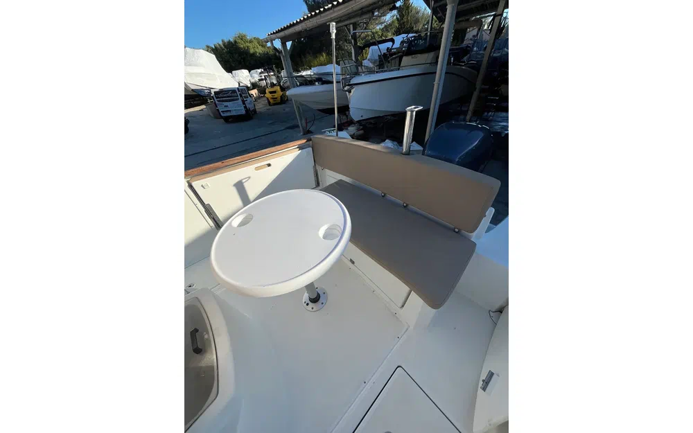 slider 9 Jeanneau Cap Camarat 7.5 CC