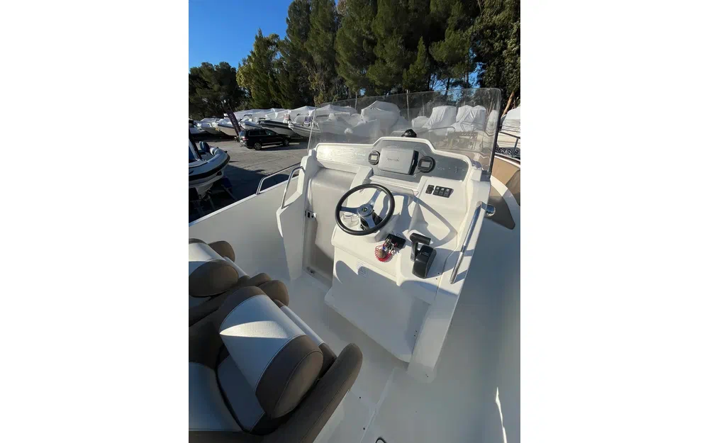 slider 4 Jeanneau Cap Camarat 7.5 CC