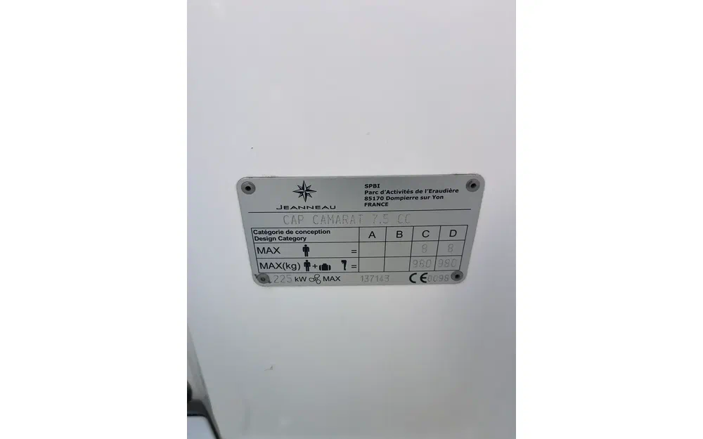 slider 17 Jeanneau Cap Camarat 7.5 CC
