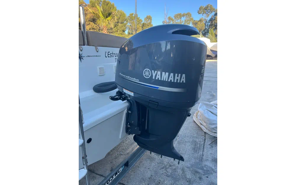 slider 18 Jeanneau Cap Camarat 7.5 CC