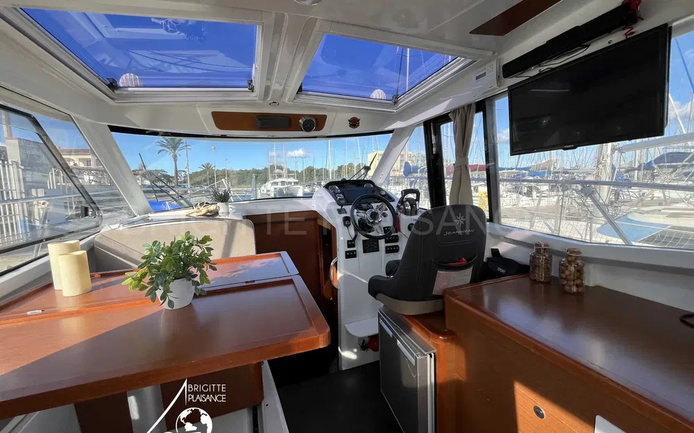 slider 1 Jeanneau Merry Fisher 855 Offshore