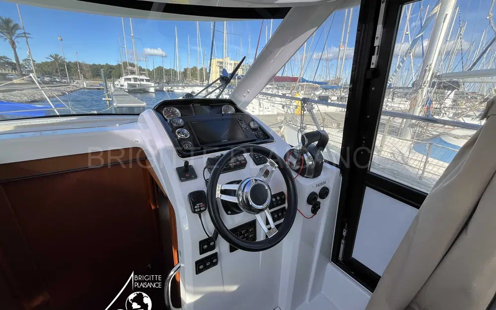 slider 4 Jeanneau Merry Fisher 855