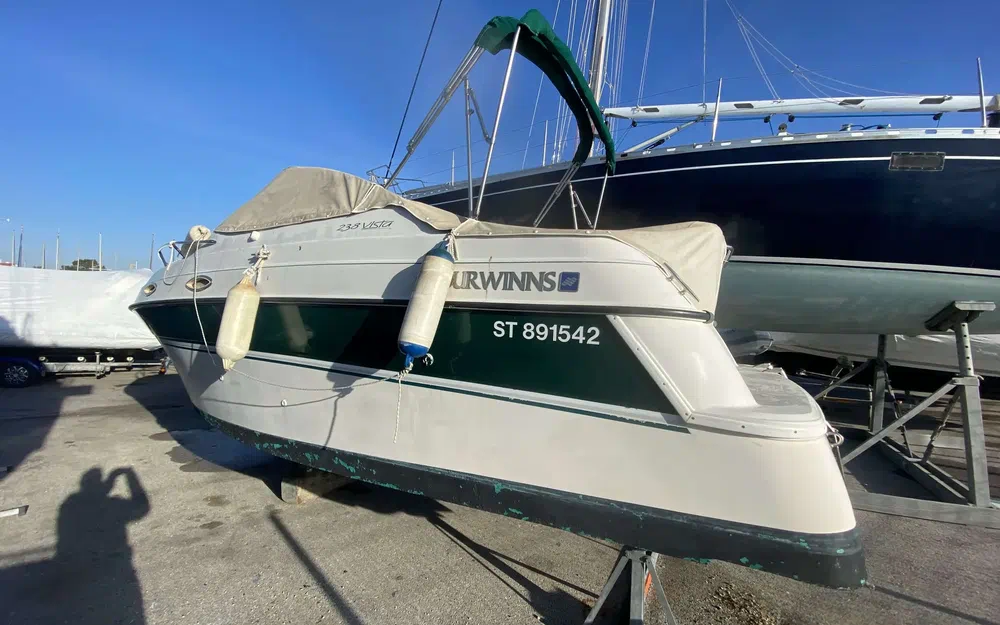 slider 1 Four Winns 238 Vista