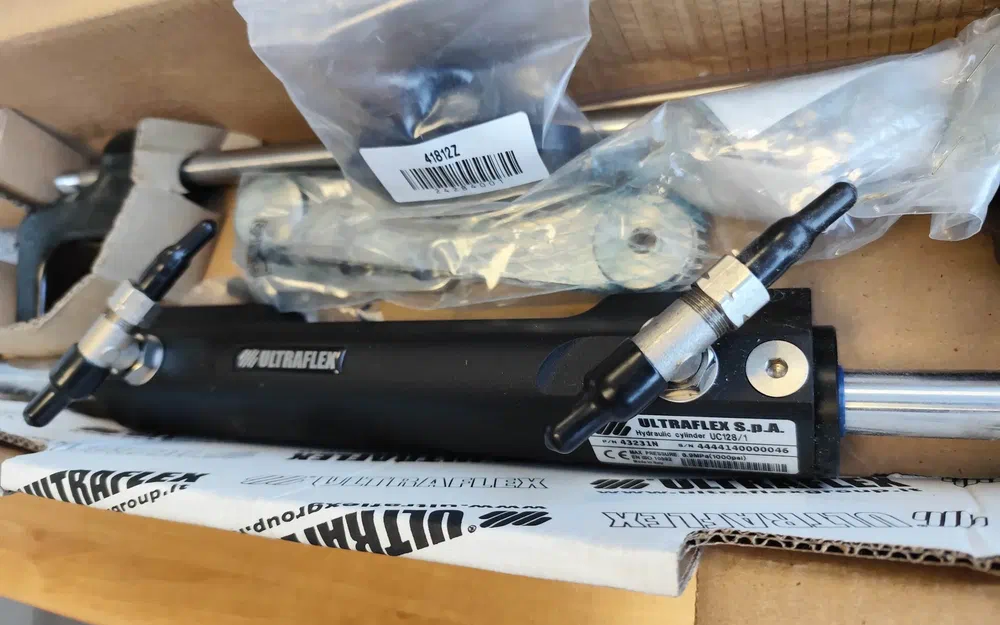 slider 2 Vérin de direction Ultraflex UC128-OBF/1