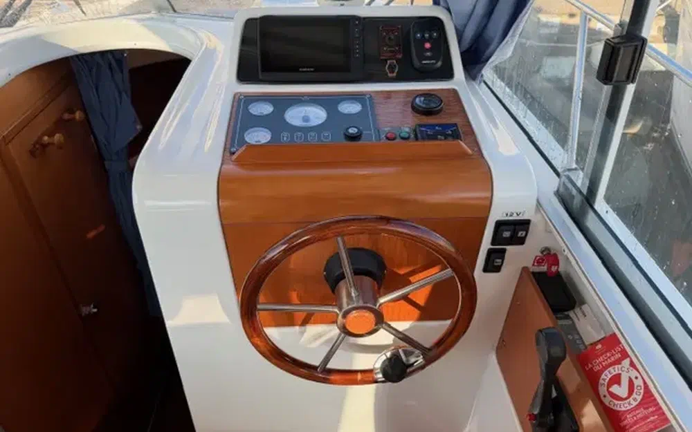 slider 7 Beneteau Antares 760