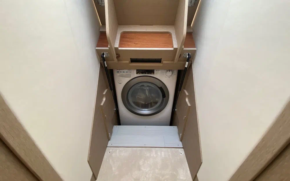 slider 11 Prestige Yachts 520 Fly