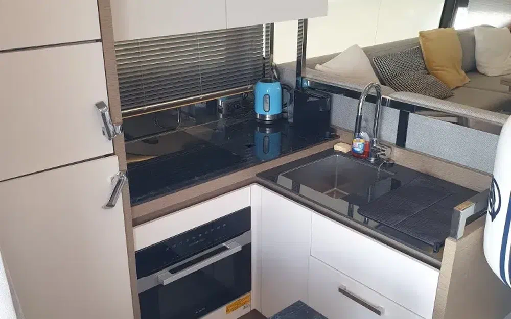 slider 12 Prestige Yachts Prestige 520 Fly