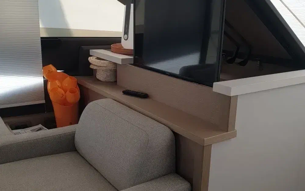 slider 13 Prestige Yachts 520 Fly