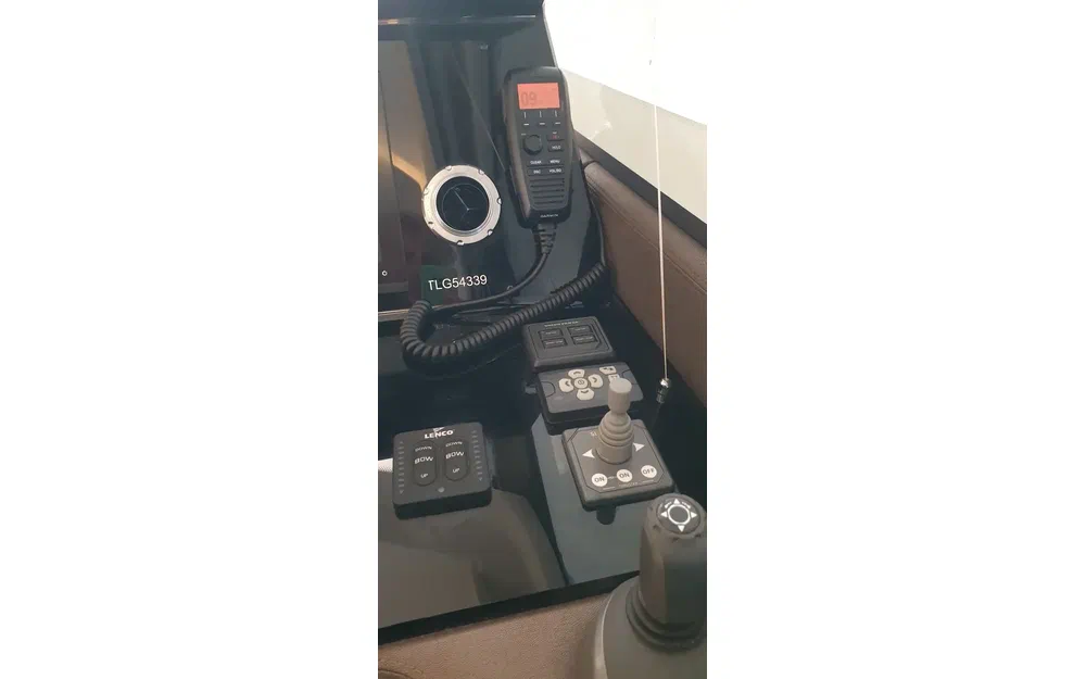 slider 16 Prestige Yachts 520 Fly