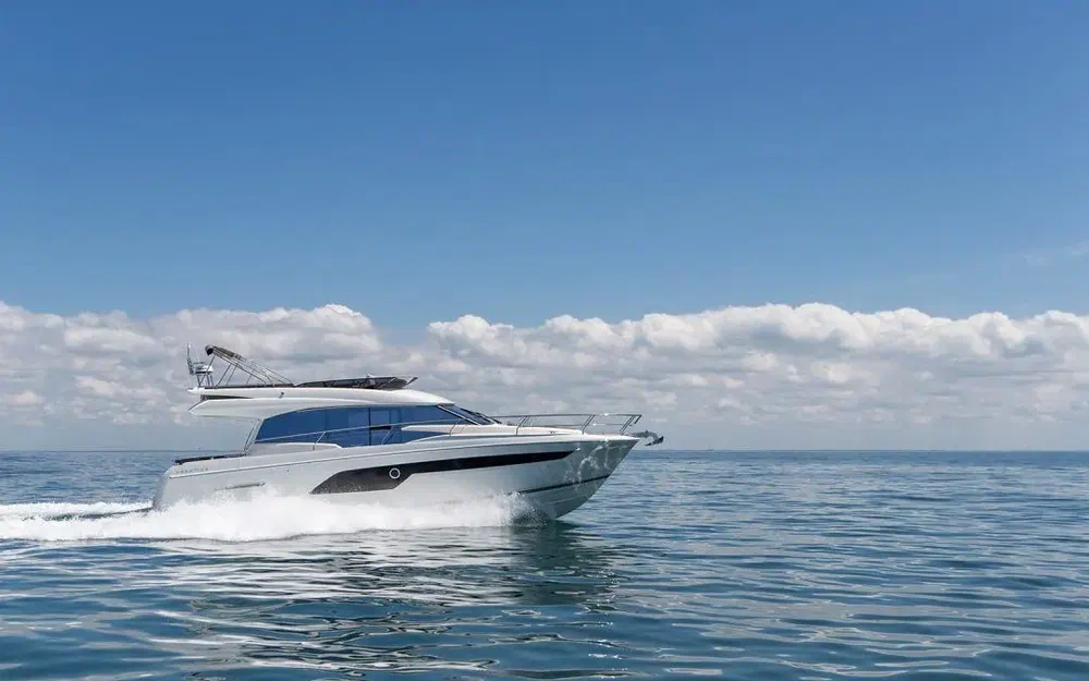 slider 23 Prestige Yachts 520 Fly
