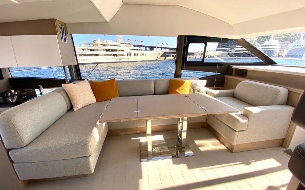 slider 3 Prestige Yachts Prestige 520 Fly