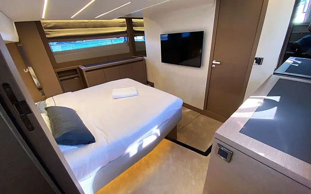 slider 5 Prestige Yachts Prestige 520 Fly