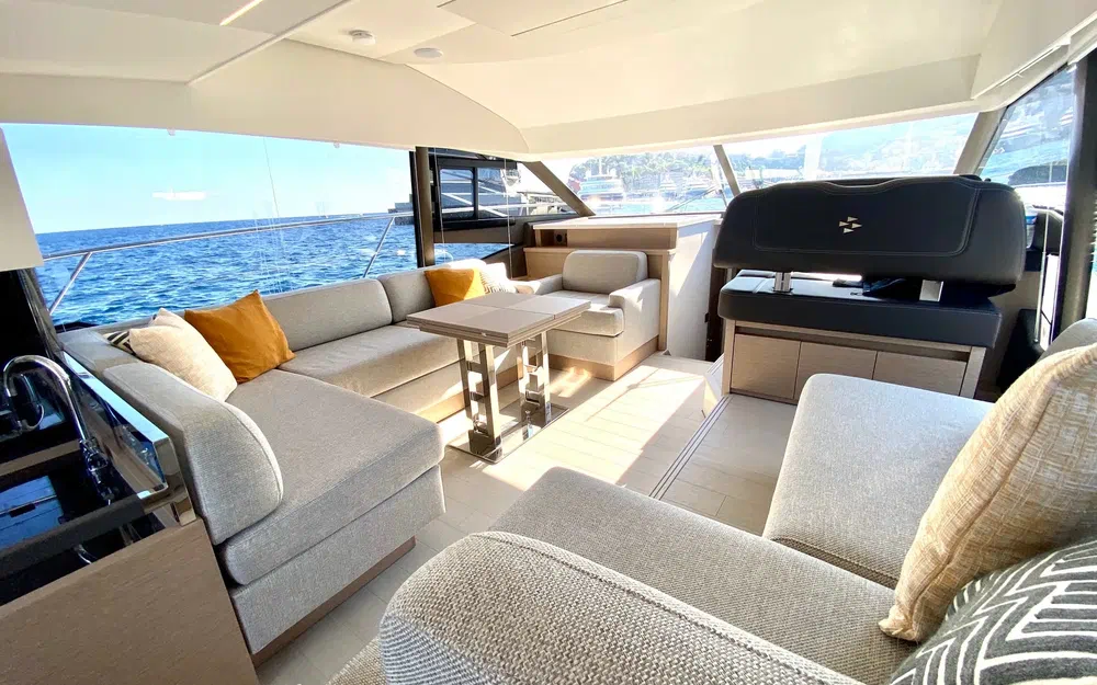 slider 8 Prestige Yachts 520 Fly