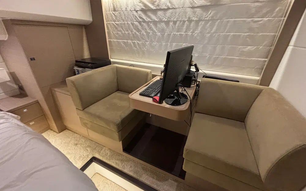 slider 13 Jeanneau Prestige 560