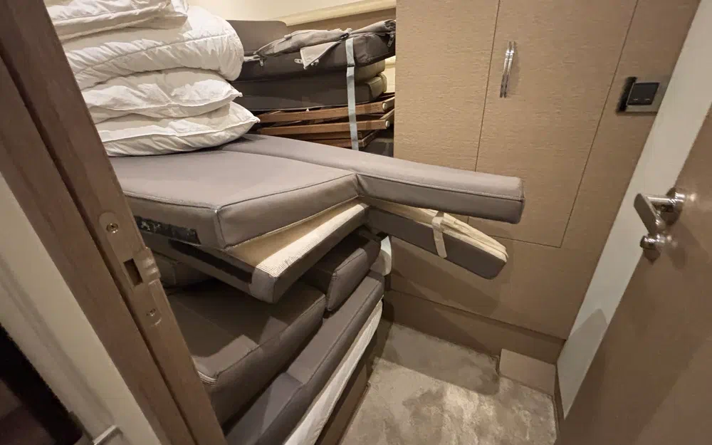 slider 23 Jeanneau Prestige 560