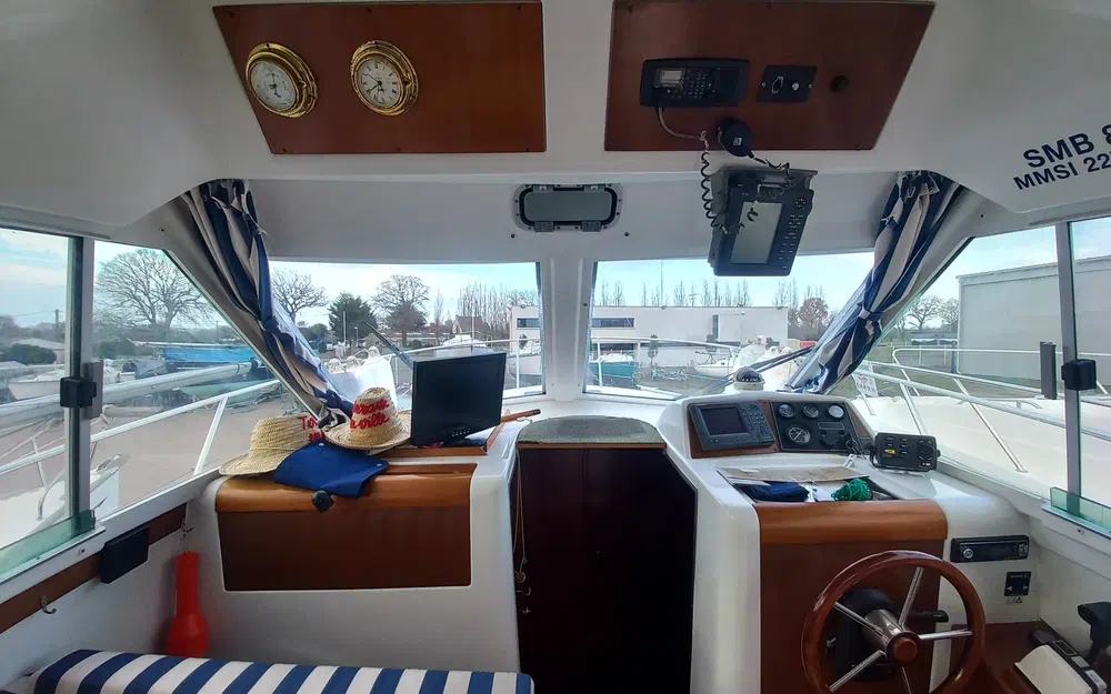 slider 3 Beneteau Antares Serie 9 Limited