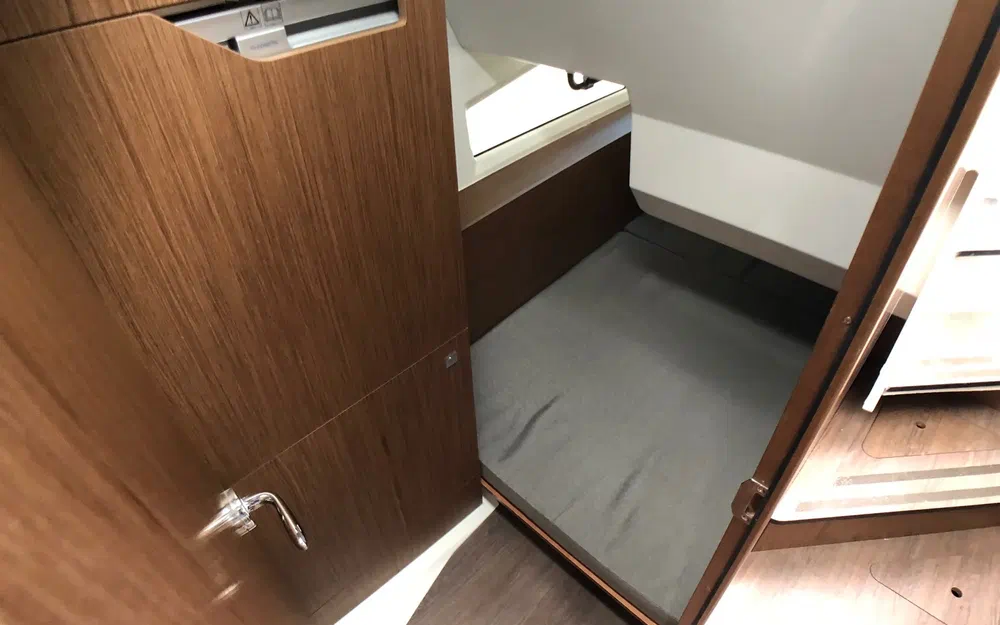 slider 11 Jeanneau Merry Fisher 1095 coupé