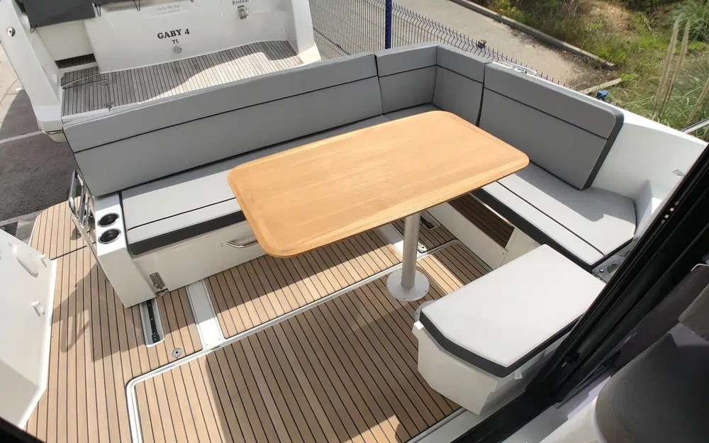 slider 4 Jeanneau Merry Fisher 1095 coupé