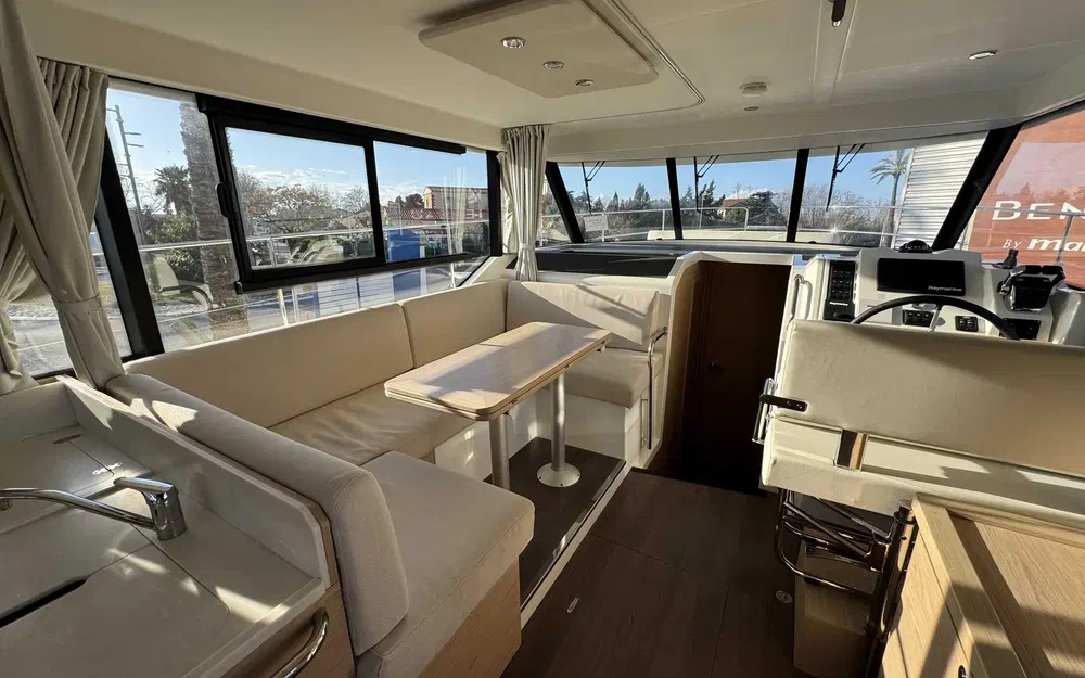 slider 9 Beneteau Swift Trawler 41 Fly