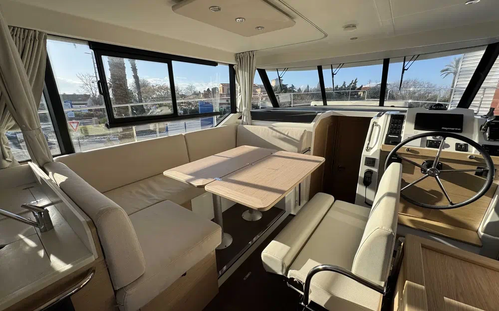 slider 10 Beneteau Swift Trawler 41 Fly