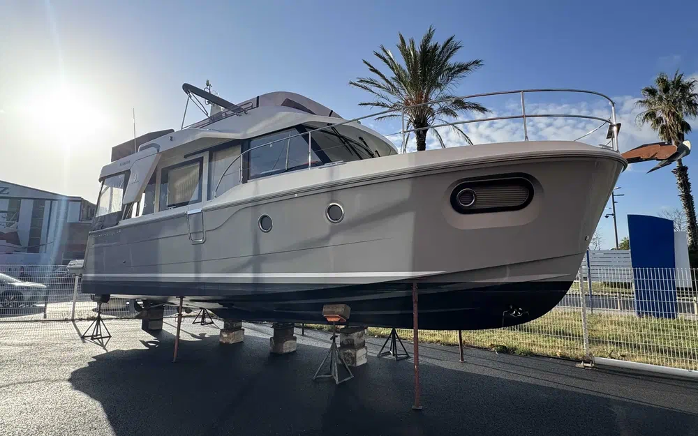 slider 6 Beneteau Swift Trawler 41 Fly