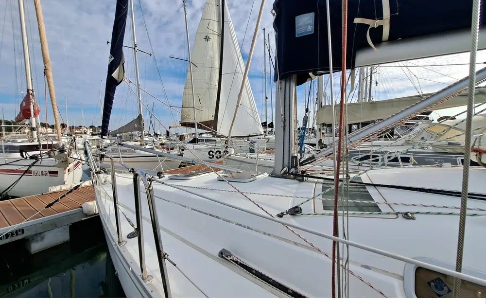 slider 3 Beneteau Oceanis 323 Clipper