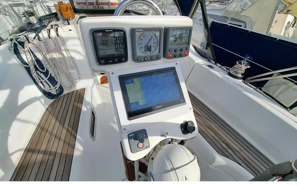 slider 7 Beneteau Oceanis 323 Clipper