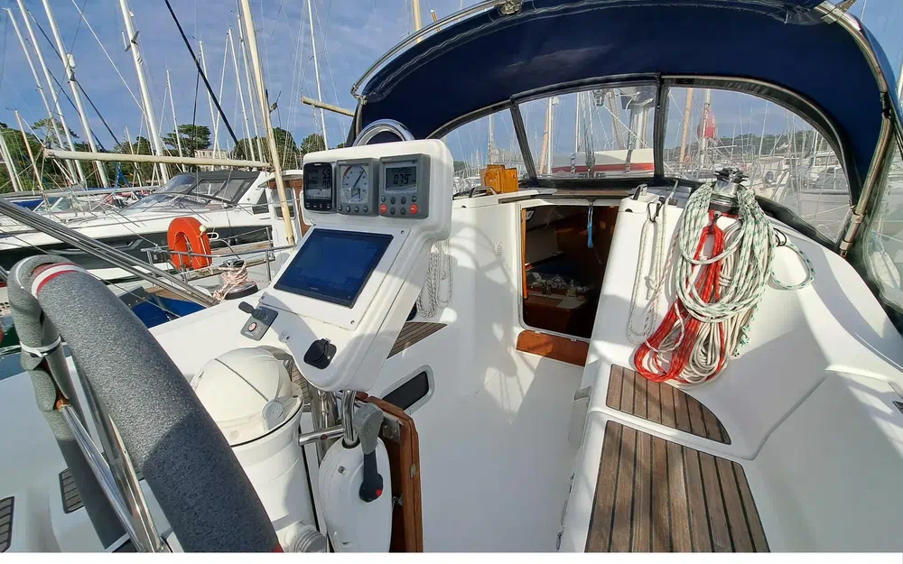 slider 8 Beneteau Oceanis 323 Clipper