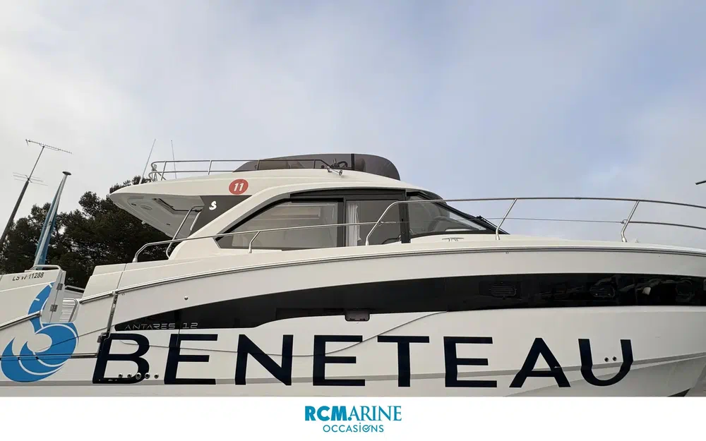 slider 1 Beneteau Antares 12