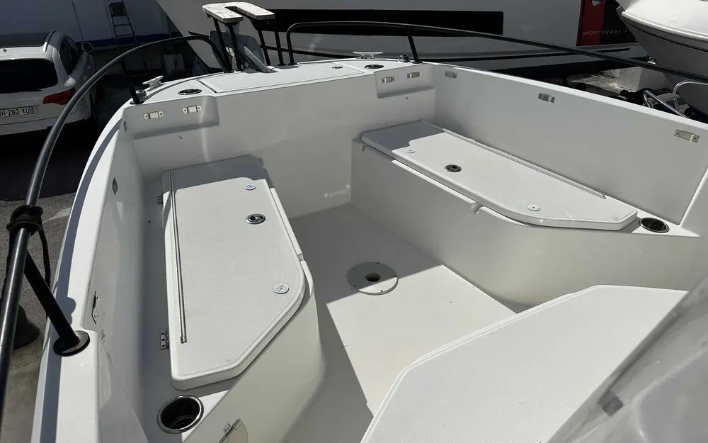 slider 2 Beneteau Flyer 8