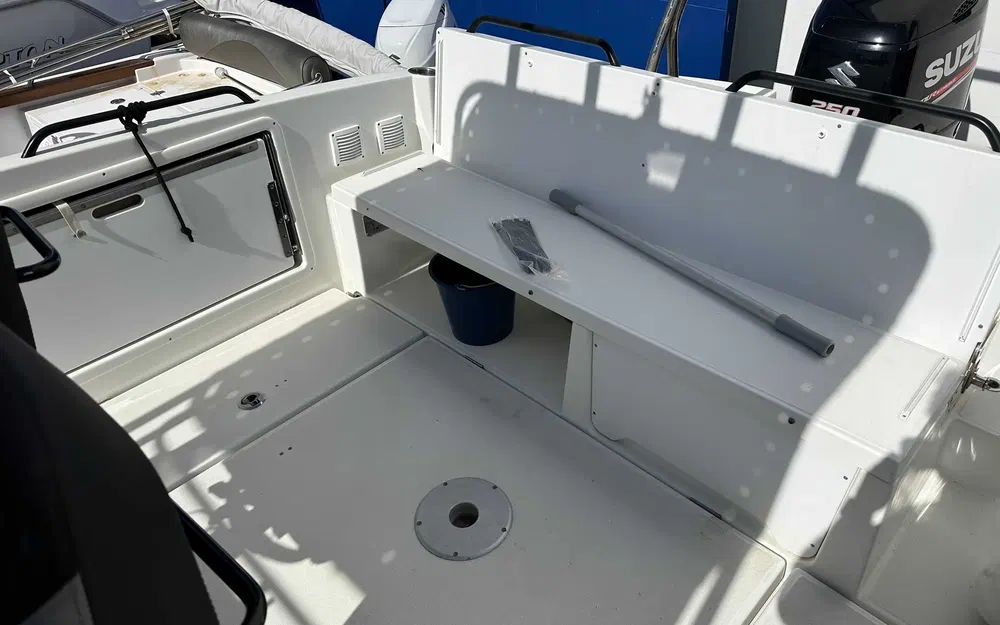 slider 4 Beneteau Flyer 8