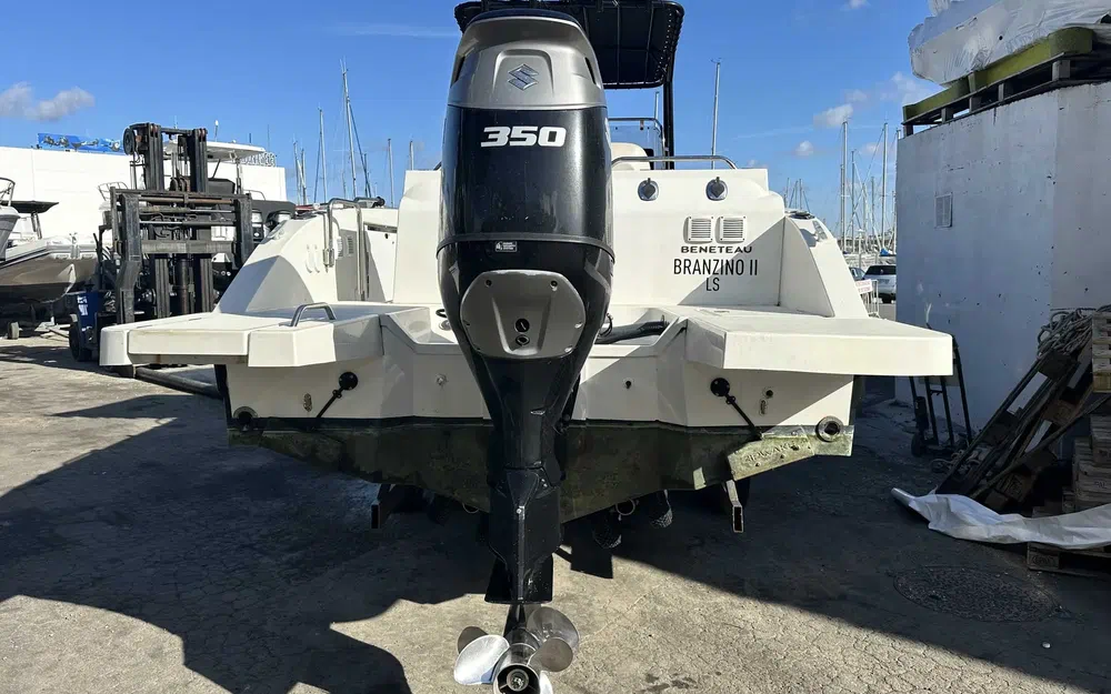 slider 1 Beneteau Flyer 8