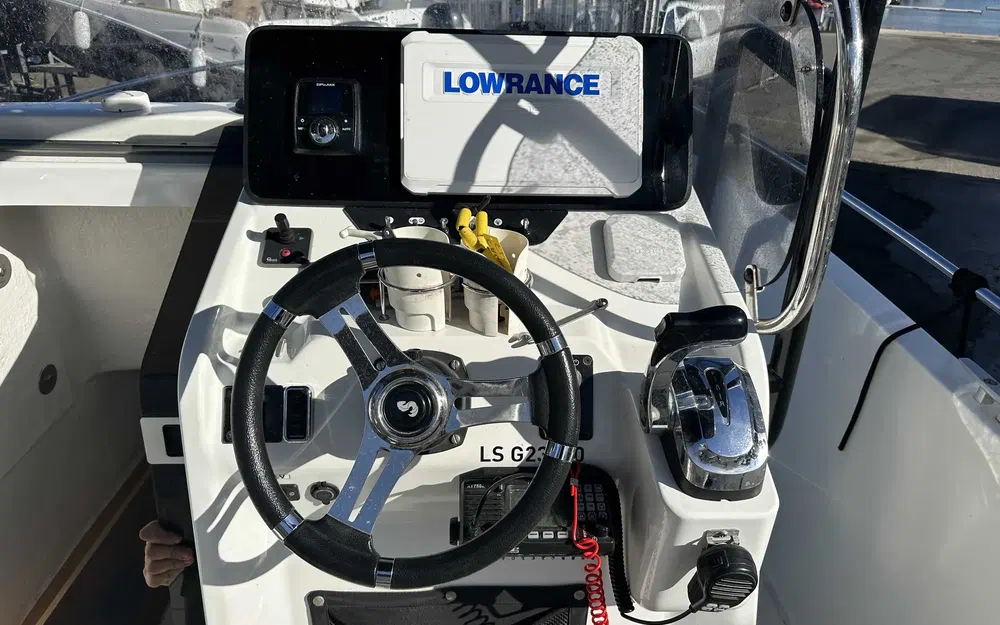 slider 4 Beneteau Flyer 8