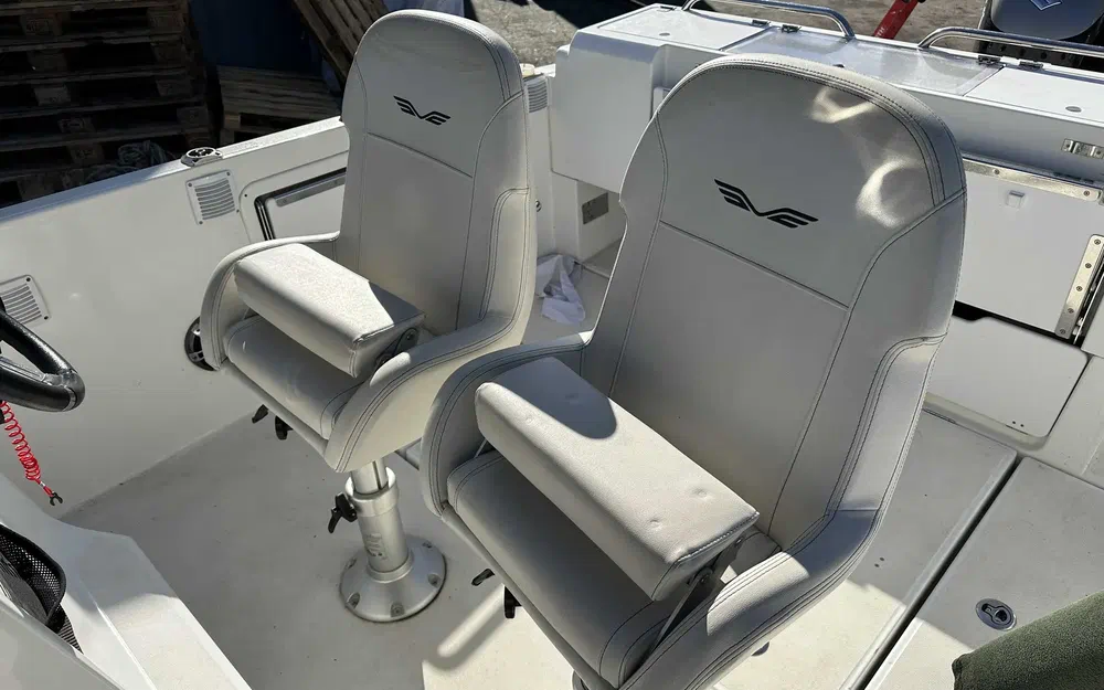 slider 8 Beneteau Flyer 8