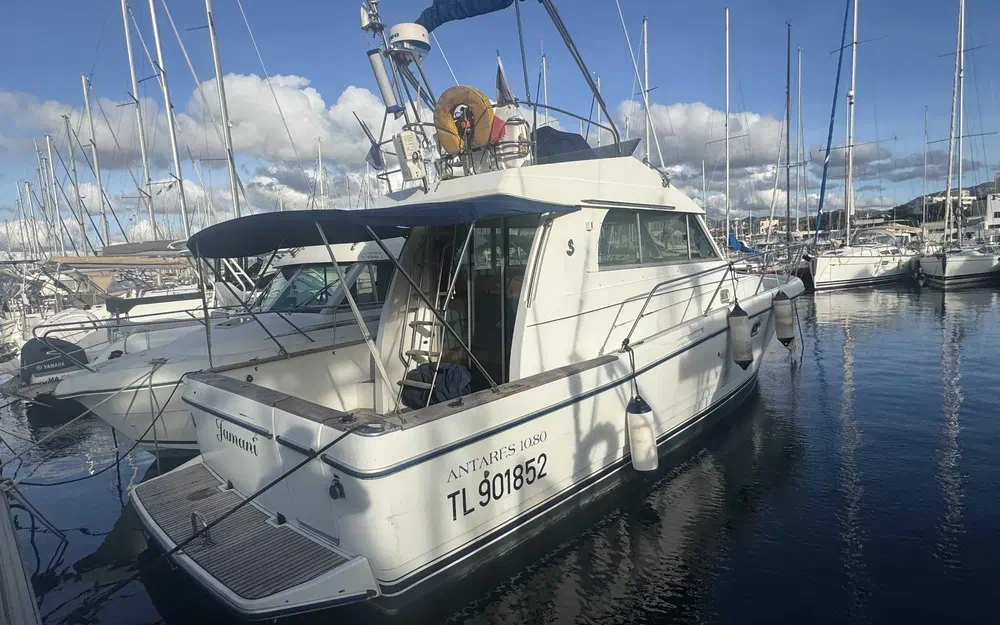 slider 1 Beneteau Antares 10.80