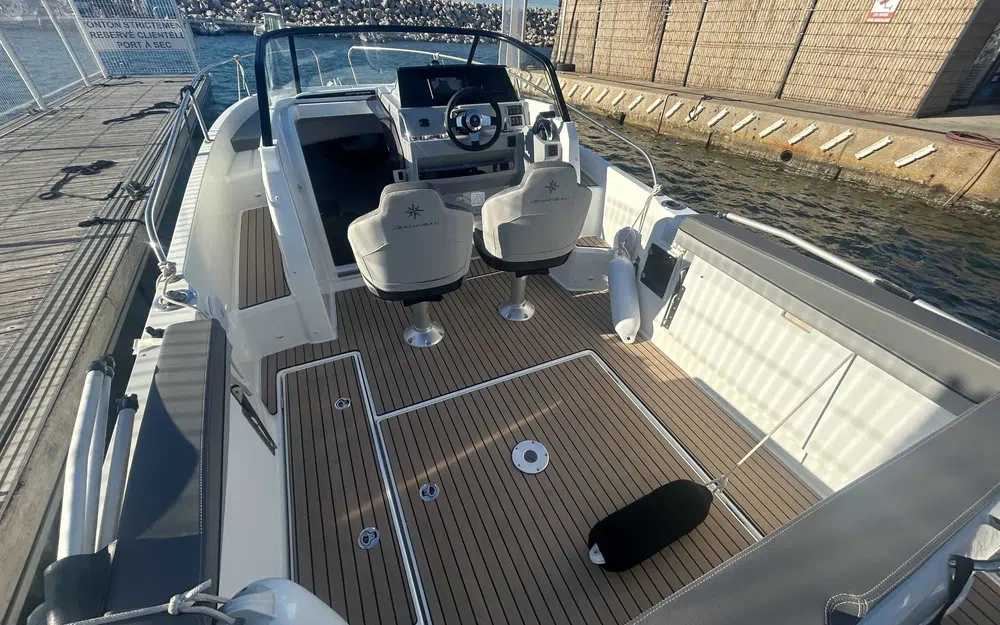 slider 6 Jeanneau Cap Camarat 7.5 WA