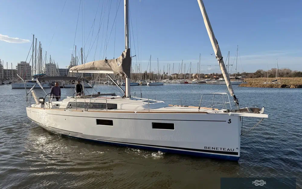 slider 1 Beneteau Oceanis 38.1